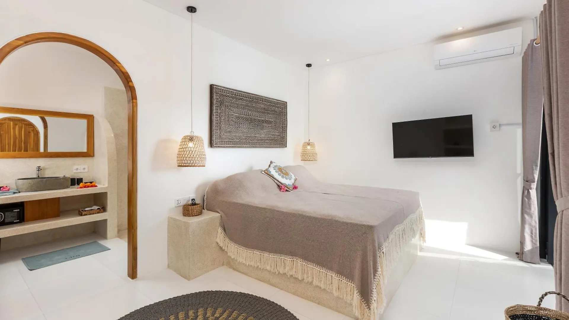 New! Villa Theo - 1Br Villa In Kerobokan Seminyak   Seminyak (Bali)