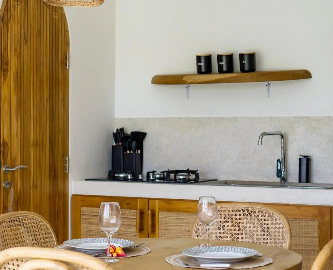 New! Villa Theo - 1Br Villa In Kerobokan Seminyak