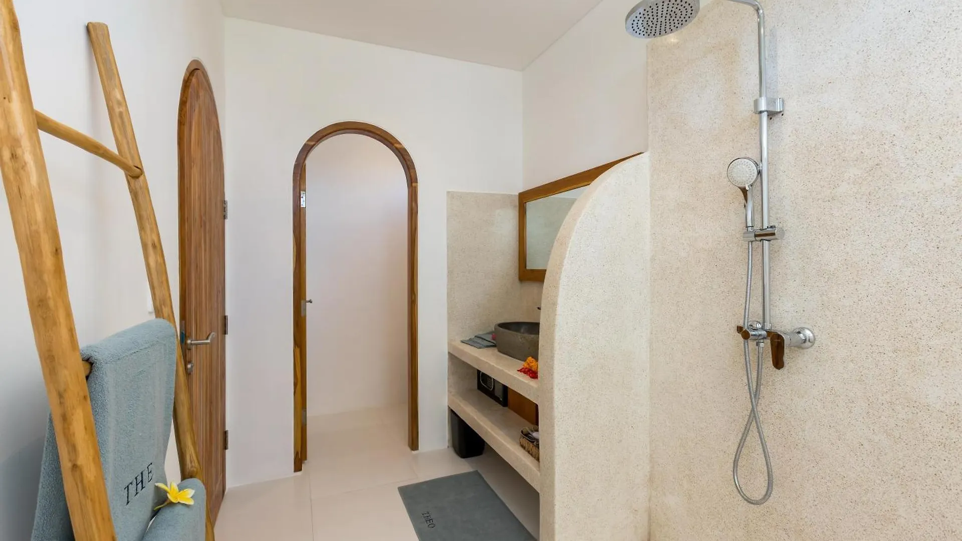 New! Villa Theo - 1Br Villa In Kerobokan Seminyak